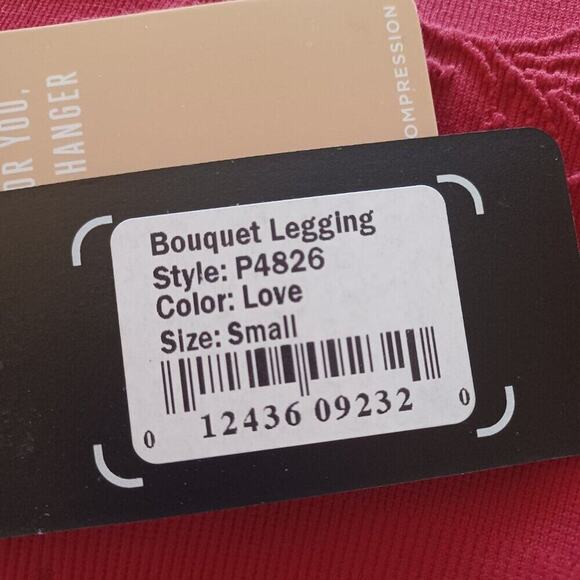 NUX Bouquet Leggings Love Red Size S NWT Floral Heart Pattern RARE - Picture 7 of 7